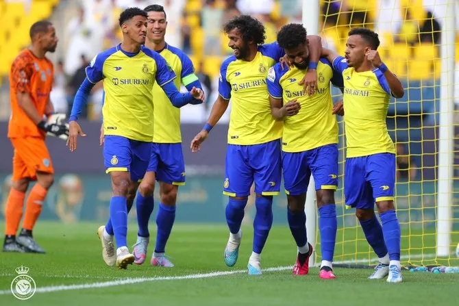 Ronaldo chia vui bàn thắng cùng đội Al Nassr trong trận thắng Abha 3-1 ở tứ kết King's Cup. Ảnh: AFP Ronaldo chia vui bàn thắng cùng đội Al Nassr trong trận thắng Abha 3-1 ở tứ kết King's Cup. Ảnh: AFP