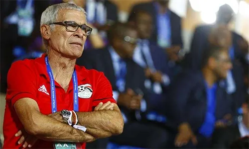 HLV Hector Cuper của Syria, đối thủ mà thầy trò Polking chạm trán rạng sáng mai. Ảnh: Getty