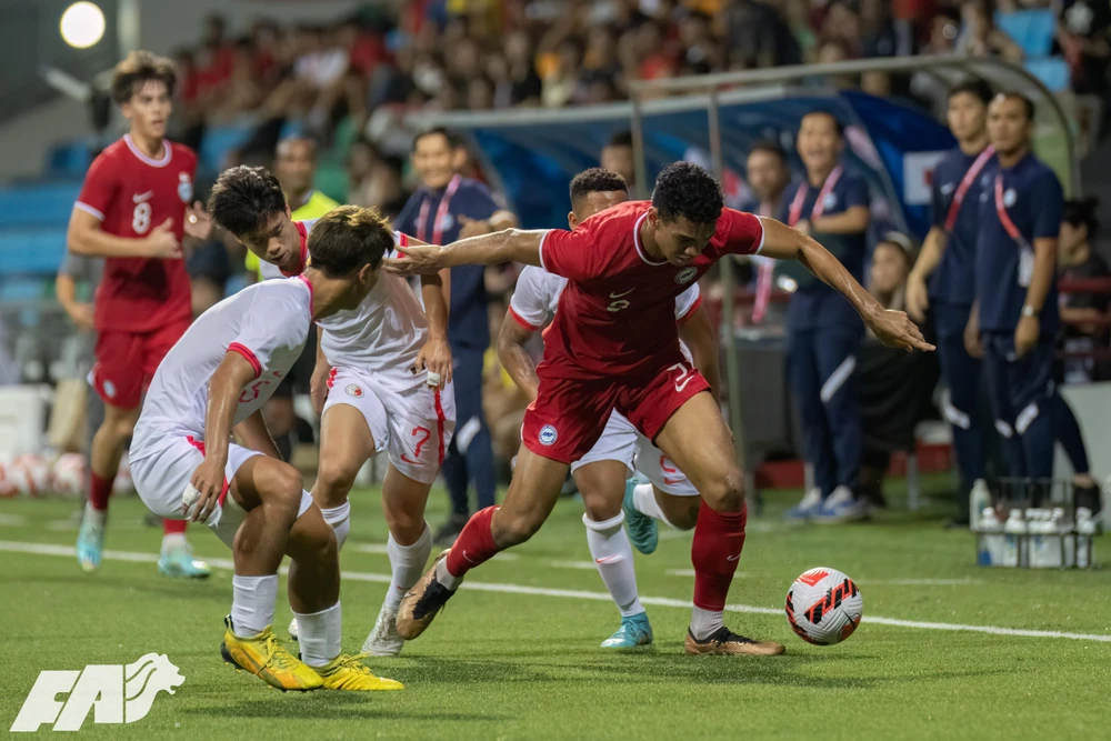 Trận tranh hạng ba, chủ nhà Singapore (đỏ) thua Campuchia 1-2. Ảnh: FAS