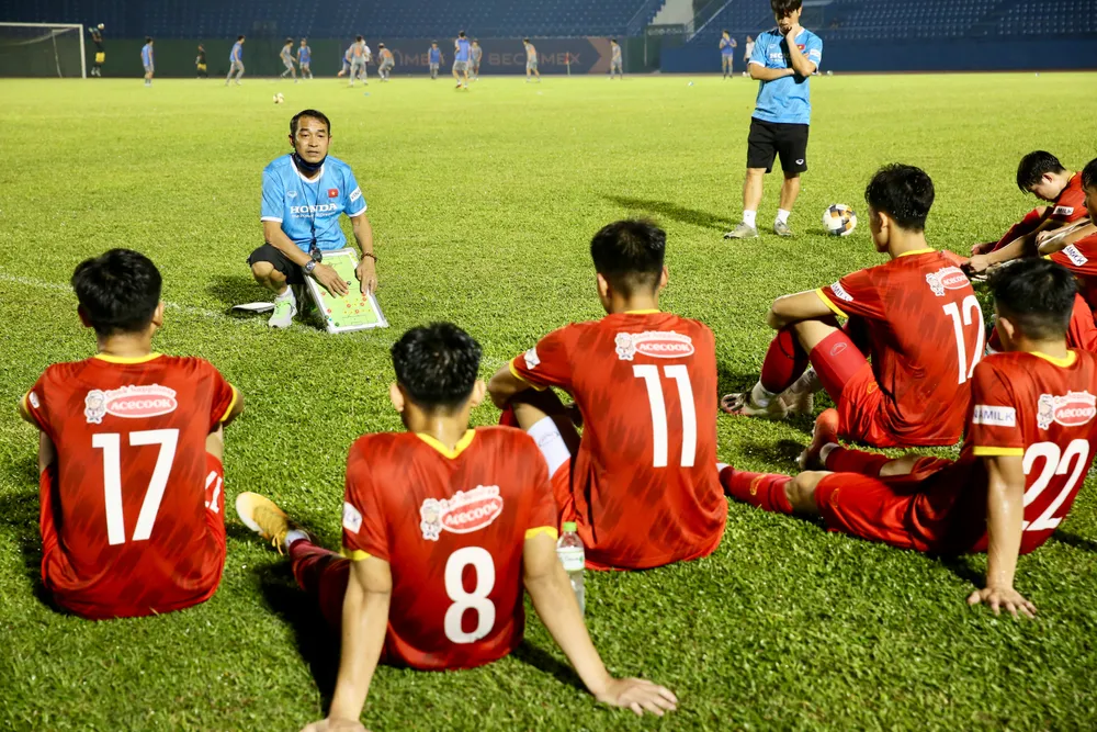 Thầy trò HLV Đinh Thế Nam vô địch U-22 Đông Nam Á đầu năm 2022 tại Campuchia sau khi đánh bại Thái Lan 1-0 ở trận chung kết. Ảnh: VFF