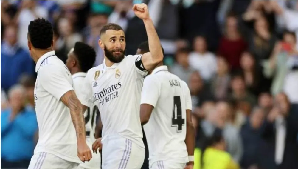 Cú hat-trick trong vòng 7 phút, Benzema vào tốp 3 'vua dội bom' ảnh 1
