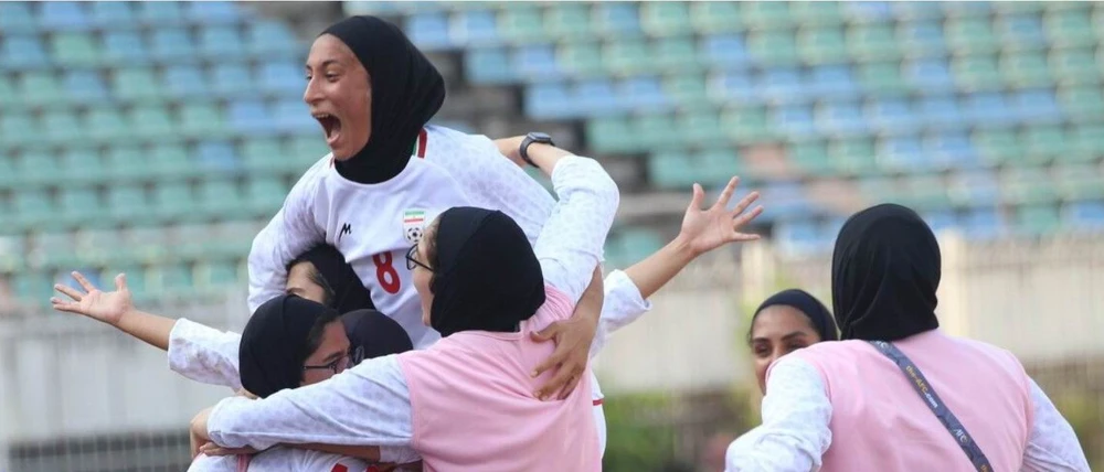 Iran "vuốt mũi" chủ nhà Myanmar ngay tại Thuwunna ở Yangon và giành quyền đi tiếp. Ảnh: AFC Iran "vuốt mũi" chủ nhà Myanmar ngay tại Thuwunna ở Yangon và giành quyền đi tiếp. Ảnh: AFC