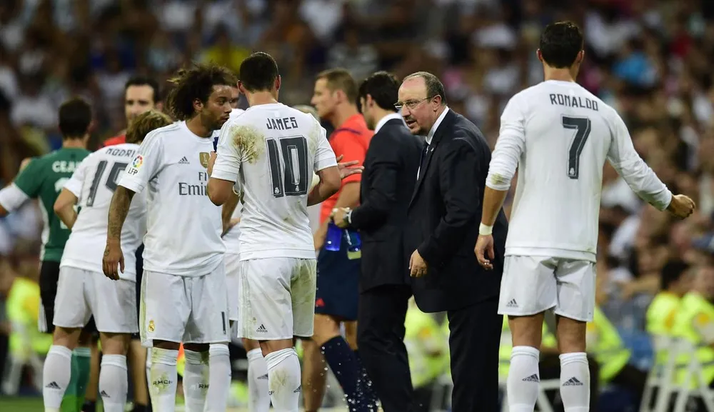 Rafael Benitez từng &quot;vơ đũa cả nắm&quot; nặng lời với các cầu thủ Real Madrid, trong đó có Ronaldo. Kết quả là Benitez bị Real thay thế bằng Carlo Ancelotti. Ảnh: Getty Tương tự Pellegrini cũng có số phận như Benitez ở CLB Hoàng gia Tây Ban Nha. Ảnh: Getty Vốn là một tiền vệ tài hoa, nhà cầm quân Pirlo đôi lúc không hài lòng học trò và bực tức, nhưng huyền thoại Ý ra đi chứ không phải vì Ronaldo mà ông chia tay Juventus. Ảnh: Getty Khi Maurizio Sarri về thay Pirlo ở Juventus, đôi lúc Ronaldo rất...cứng đầu, thiếu hợp tác. Ảnh: Getty ...Rồi Sarri cũng phải chia tay Juventus Ảnh: Getty Người thầy từng là đồng đội cũ của Ronaldo là Solskjaer đôi lúc khó xử với sự hiện diện của Ronaldo trên sân. Ảnh: Getty Về Al Nassr Ronaldo được ông thầy Pháp Rudi Garcia chào đón. Ảnh: Al Nassr Nhưng rồi vừa qua Al Nassr hòa đội yếu Al Feiha, khiến Rudi Garcia mắng học trò tới tấp, trong đó có Ronaldo. Kết cục đắng cho HLV người Pháp là lãnh đạo Al Nassr chia tay ông. Ảnh: Al Nassr