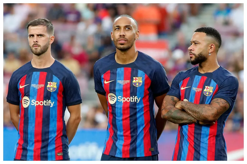 Barcelona đã hỏng mục tiêu Cúp nhà vua khi thua Real Madrid, nhưng vô địch La Liga mùa này chỉ còn là thời gian. Ảnh: Getty