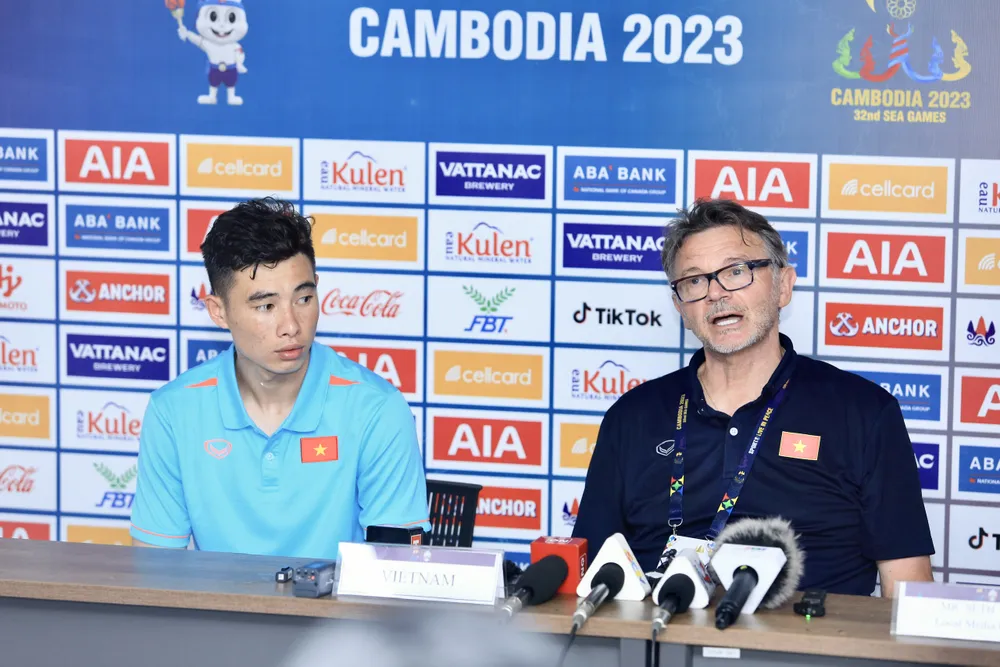 Troussier quan trọng là chiến thắng, Weiss nói hòa mới công bằng ảnh 1