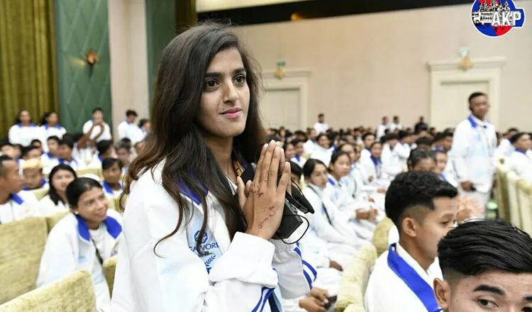 Một nữ VĐV từ nước ngoài về khoác áo tuyển Campuchia. Ảnh: K.T Một nữ VĐV từ nước ngoài về khoác áo tuyển Campuchia. Ảnh: K.T