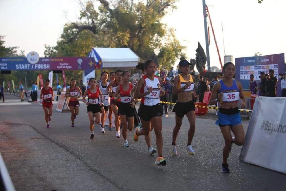 "Cô gái hột mít" Lê Thị Tuyết (số áo 41) về nhì với tấm HCB là thành tích đáng khích lệ. Ảnh: CTP