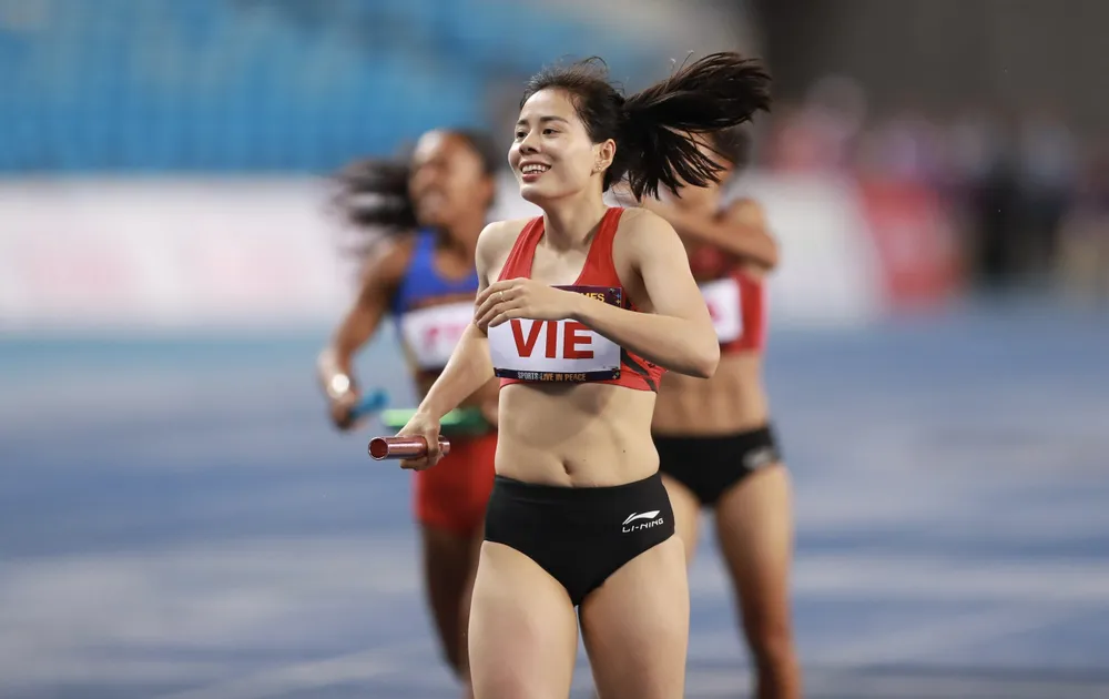 Tổ chạy tiếp sức hỗn hợp của VN cũng giành tấm HCV rất ấn tượng. Ảnh: ANH PHƯƠNG