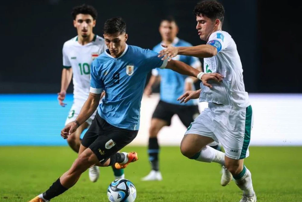 Iraq (trắng) bị Uruguay đánh bại 4-0. Ảnh: AFC