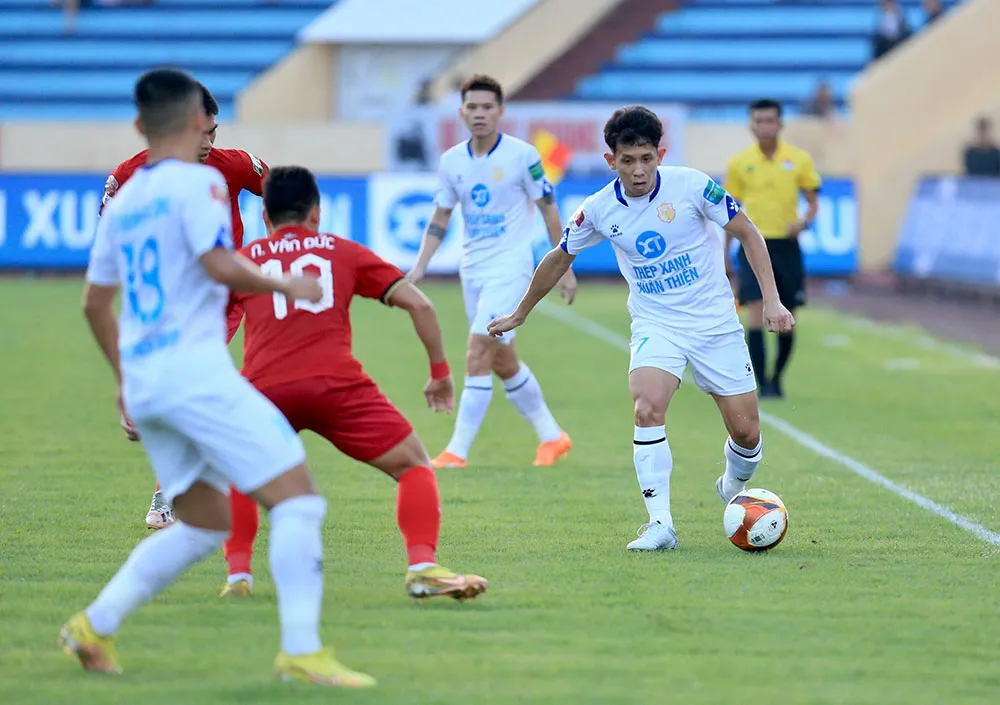 Nam Định mặc áo trắng và không biết chiến thắng sau năm trận ảnh 1 Nam Định mặc áo trắng và không biết chiến thắng sau năm trận ảnh 1