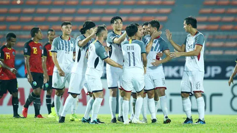 HLV Michael Weiss gọi lại nhiều cựu binh từng là học trò của ông 10 năm trước. Ảnh: P.T