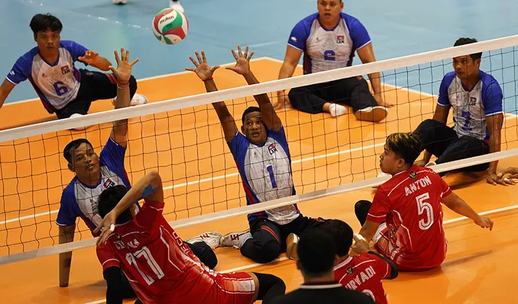 Bóng chuyền tại ASEAN Para Games này có hai thể loại thi đấu gồm "bóng chuyền ngồi (ảnh) và bóng chuyền xe lăn. Ảnh: CTP Kẻ chiến thắng và người thua cuộc...chia sẻ vì "Thể thao sống trong hòa bình". Ảnh: CTP Tay vợt bóng bàn Pov Nuth của Campuchia đánh bại tay vợt Singapore ở đơn nam hạng thương tật T4. Ảnh: CTP Thủ tướng Hun Sen đã chính thức thông báo sau khi ASEAN Para Games kết thúc ngày 9-6, làng VĐV bên cạnh tổ hợp Morodok sẽ được rao bán làm căn hộ chung cư. Campuchia sẽ xây dựng tổ hợp khác trong tương lai. Ảnh: CTP