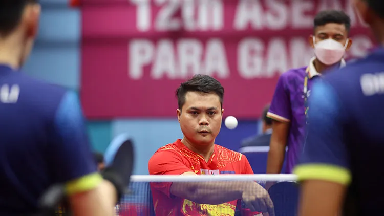 Tay vợt bóng bàn Pov Nuth của Campuchia đánh bại tay vợt Singapore ở đơn nam hạng thương tật T4. Ảnh: CTP Thủ tướng Hun Sen đã chính thức thông báo sau khi ASEAN Para Games kết thúc ngày 9-6, làng VĐV bên cạnh tổ hợp Morodok sẽ được rao bán làm căn hộ chung cư. Campuchia sẽ xây dựng tổ hợp khác trong tương lai. Ảnh: CTP