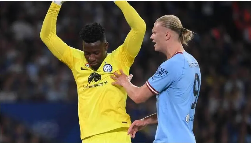 Phía cầu môn Inter Onana cũng xuất sắc chẳng kém, anh đã cứu thua từ cú dứt điểm của Erling Haaland. Ảnh: AFP Phill Foden vào thay Kevin De Bruyne. Ảnh: Getty Cũng giống như trận chung kết FA Cup, Haaland không thể ghi bàn ở chung kết Champions League. Ảnh: AFP Sáu trận Haaland không ghi bàn, trong đó có hai trận bán kết gặp Real Madrid, chung kết FA Cup, chung kết Champions League. Ảnh: Getty Về Man. City mùa đầu, Haaland liền có những kỷ niệm ngọt ngào nhất của đời cầu thủ với những thành tích xuất sắc của đội và cá nhân. Ảnh: AFP Rodri (16) ghi bàn duy nhất trận phút 68 đưa Man. City đi vào lịch sử với cú ăn ba trong mùa giải. Ảnh: Getty Man. City chẳng thua kém MU năm 1999 với cú ăn ba lịch sử. Ngôi vô địch Champions League Man. City được UEFA trao thưởng 20 triệu USD. Ảnh: Getty Nhà cầm quân Pep Guardiola có tổng cộng 35 danh hiệu khi dẫn dắt Barcelona, Bayern Munich và Man. City, trong đó có cú ăn sáu cùng Barcelona năm 2008, cú ăn ba cùng Man. City mùa này. Ảnh: AFP Pep Guardiola trở thành nhà cầm quân vĩ đại nhất cấp CLB. Ảnh: AFP