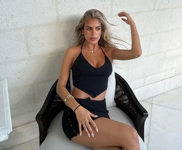 Maria là bạn gái của tuyển thủ Anh Dele Alli. Hai người quen nhau khi Dele khoác áo Tottenham. Pep và hai con gái Maria và Valentina khi ông còn dẫn dắt Bayern Munich năm 2014. Ảnh: S.E Siêu mẫu Maria tất nhiên là rất sành điệu, &quot;diễn rất giỏi&quot; trước ống kính. Ảnh: S.E Cô gái thứ Valentina Guardiola cùng ông bố danh tiếng. Ảnh: S.E Vẻ đẹp đúng chất Latin của Maria Guardiola. Ảnh: S.E Maria Guardiola trong một show chụp hình của tạp chí thời trang. Ảnh: S.E Pep cùng con gái với cúp vô địch Anh. Ảnh: S.E Pep cùng những phút thứ thư giãn với &quot;gái rượu&quot;. Ảnh: S.E Nếu ở VN, HLV Pep Guardiola có thể &quot;bị&quot; gọi vui là &quot;team ông ngoại&quot; . Ảnh: S.E