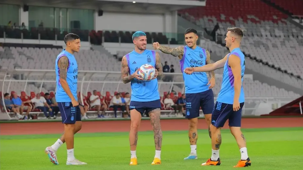 Tuyển Argentina tập trên sân Bung Karno chiều 18-6. Ảnh: CTP