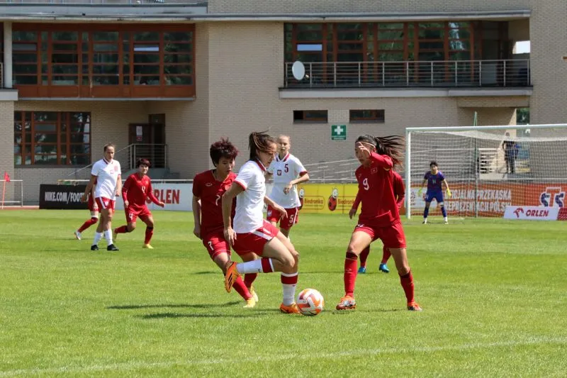 Tuyển nữ VN “làm nóng” ở Ba Lan trước khi chạm trán tuyển Đức ảnh 1 Tuyển nữ VN “làm nóng” ở Ba Lan trước khi chạm trán tuyển Đức ảnh 1