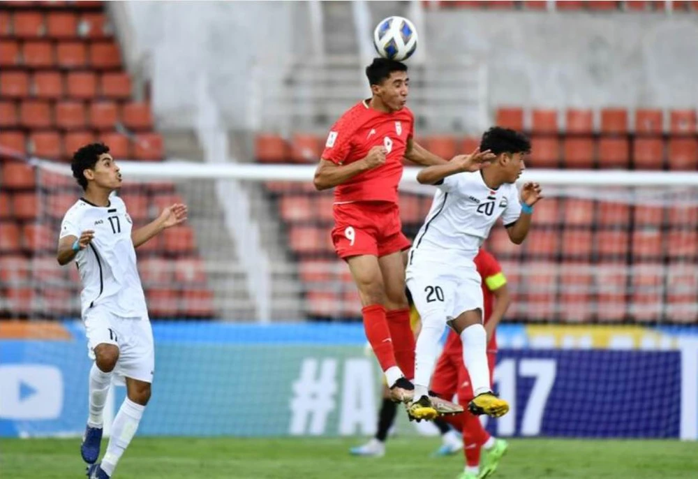 Các hậu vệ Yemen (trắng) chơi một trận cực hay. Ảnh: AFC