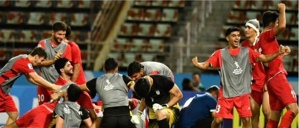 Các cầu thủ Iran mừng có tấm vé đi World Cup và vào bán kết. Ảnh: AFC