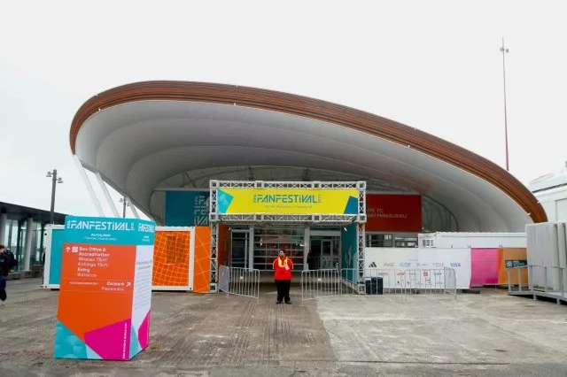 Khu dành cho fan World Cup tạm thời bị cảnh sát phong tỏa. Ảnh: HTM Khu dành cho fan World Cup tạm thời bị cảnh sát phong tỏa. Ảnh: HTM