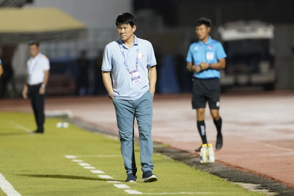 HLV Vũ Tiến Thành có thể có một đêm yên giấc sau chuỗi ngày căng thẳng. Ảnh: A.PHƯƠNG HLV Vũ Tiến Thành có thể có một đêm yên giấc sau chuỗi ngày căng thẳng. Ảnh: A.PHƯƠNG