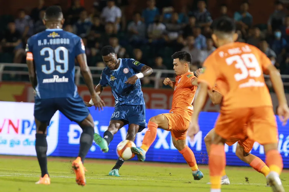 Cuộc chạm trán giữa TP.HCM và SHB Đà Nẵng ai cũng mong thắng để thoát khỏi suất rớt hạng. Ảnh: A.PHƯƠNG Cuộc chạm trán giữa TP.HCM và SHB Đà Nẵng ai cũng mong thắng để thoát khỏi suất rớt hạng. Ảnh: A.PHƯƠNG