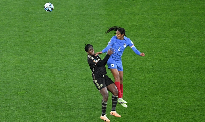 Jamaica (đen) đá cho ứng viên vô địch Pháp tối tăm mặt mày. Ảnh: HTM