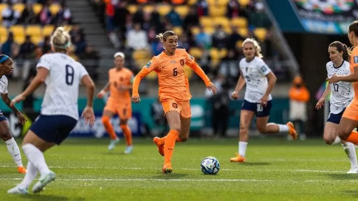 Jill Roord (6, Hà Lan), tác giả bàn thắng trong trận Hà Lan hòa Mỹ 1-1. Ảnh: HTM