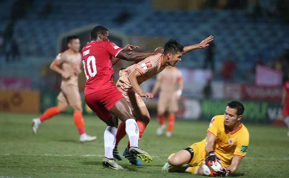 ...Trong khi đó ở vòng đấu thứ ba, Hải Phòng lại đánh bại CA Hà Nội 2-0 ngay tại Hàng Đẫy. Ảnh: VPF