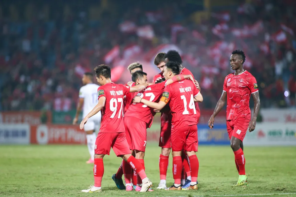 Sáu năm rồi, Hải Phòng gặp Hà Nội tại Hàng Đẫy là không bao giờ có niềm vui này. Ảnh: VPF