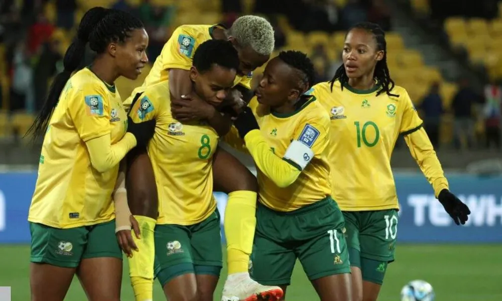 Sốc: Brazil, Ý chia tay World Cup như Việt Nam và Philippines ảnh 2