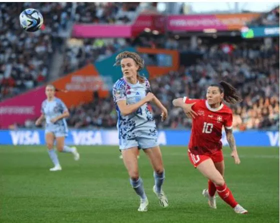 Hàng phòng ngự Thụy Sĩ quá vất vả trước lối chơi của Tây Ban Nha. Ảnh: HTM Hàng phòng ngự Thụy Sĩ quá vất vả trước lối chơi của Tây Ban Nha. Ảnh: HTM