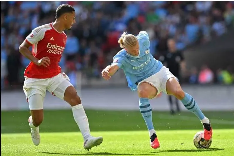 Từ chung kết FA Cup, đến Champions League và Siêu cúp Anh, &quot;sát thủ&quot; Haaland cứ bị... tịt ngòi mãi. Ảnh: Reuters. Giấc mơ &quot;ăn sáu&quot; của thầy trò HLV Pep Guardiola tan vỡ. Còn trận Siêu cúp châu Âu, liệu Man. City sẽ đánh bại Sevilla của Tây Ban Nha? HLV Mikel Arteta mừng ra mặt với danh hiệu đầu mùa, sau mùa bóng bị ì lại ở giai đoạn nước rút khiến Man. City vượt lên ẵm danh hiệu ngoại hạng. Ảnh: Reuters Erling Haaland thừa nhận rằng anh bị áp lực cực lớn ở những trận chung kết vì đối phương &quot;chăm sóc&quot; quá kỹ. Ảnh: AP Dẫu sao cũng là một danh hiệu &quot;có hậu&quot; với &quot;Pháo thủ thành London&quot;. Ảnh: AFP Hy vọng mùa bóng mới Arsenal sẽ tiếp tục là thế lực đáng gờm của Man. City. Ảnh: AFP HLV Pep Guardiola không tin vào mắt mình ngay sau bàn san bằng 1-1 của Leandro phút 90+11 và rồi Man. City thua cuộc ở &quot;loạt đấu súng&quot;. Ảnh: AFP Lâu lắm rồi Arsenal mới có danh hiệu trở lại. Ảnh: AFP