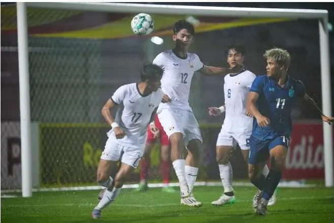 Thái Lan (xanh) dẫn đầu bảng A với ba trận toàn thắng. Ảnh: AFF Thái Lan (xanh) dẫn đầu bảng A với ba trận toàn thắng. Ảnh: AFF