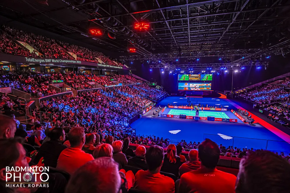 Nhà thi đấu Royal Arena ở Copenhagan chật kín khán giả xem trận chung kết. Ảnh: S.S