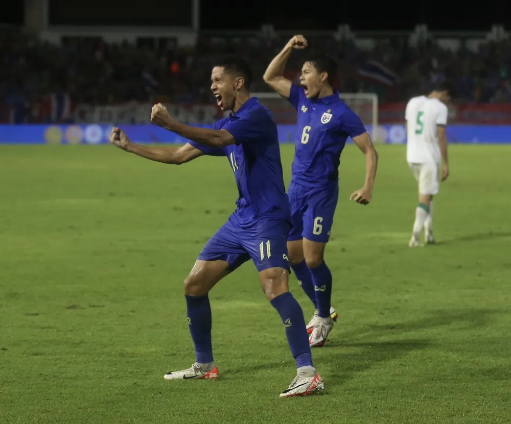 Phala Bodin và Thitiphan có những lần ăn mừng bàn thắng. Ảnh: CTP Phala Bodin và Thitiphan có những lần ăn mừng bàn thắng. Ảnh: CTP
