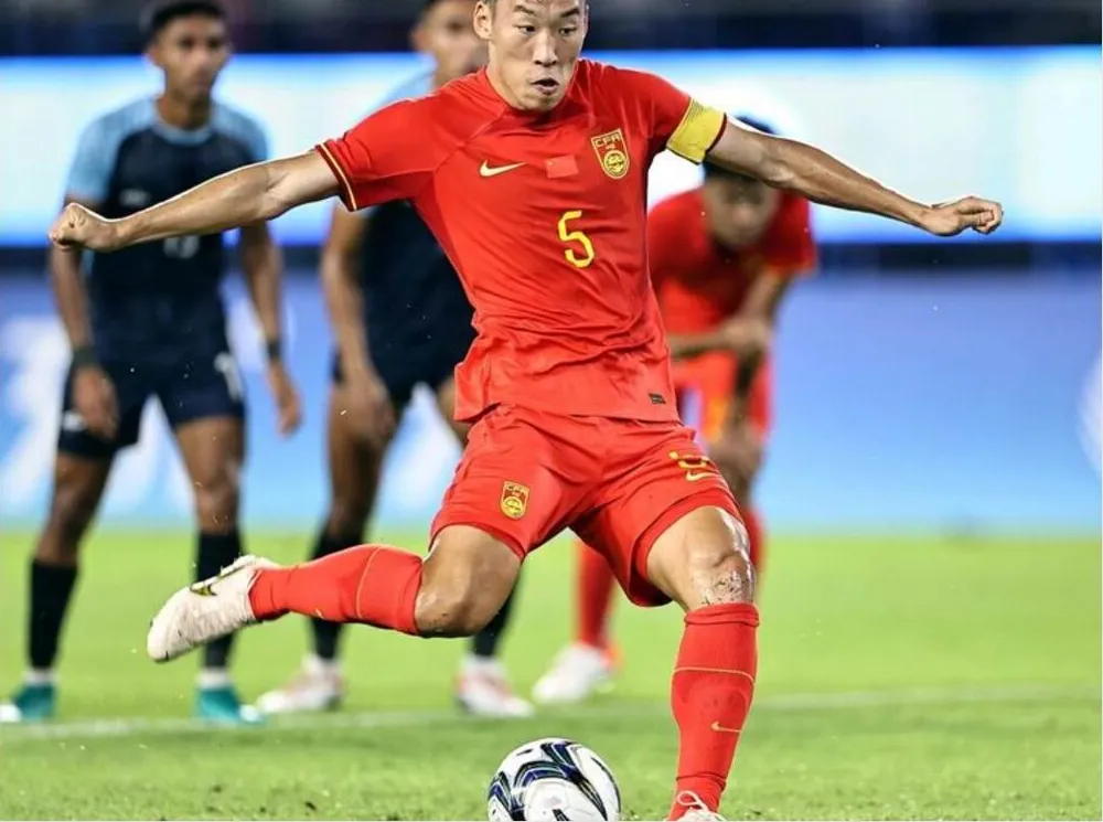Chủ nhà Trung Quốc có chiến thắng hoành tráng trước Ấn Độ vừa yếu, vừa thiếu đến 5-1. Ảnh: CTP TQ.jpg