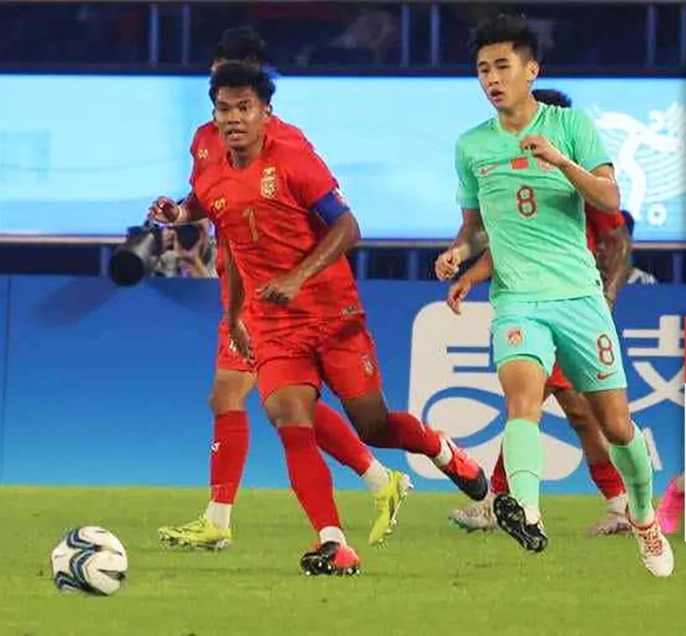 Olympic Trung Quốc (xanh) qua hai trận đầu thắng đậm Ấn Độ 5-1 và Myanmar 4-0. Ảnh: CTP sap-mat.jpg