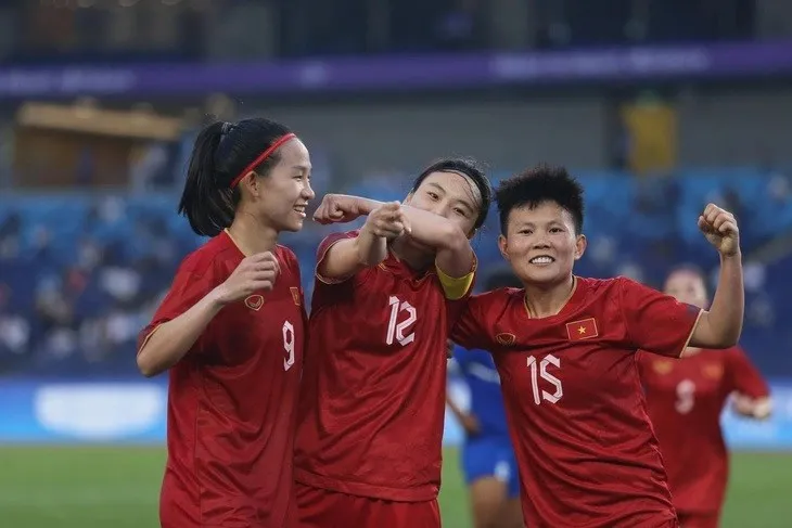 Các cô gái Việt Nam rời ASIAD 19 ngay sau vòng bảng khi thua Nhật 0-7. Ảnh: CTP bich-thuy-1-354-303.jpg