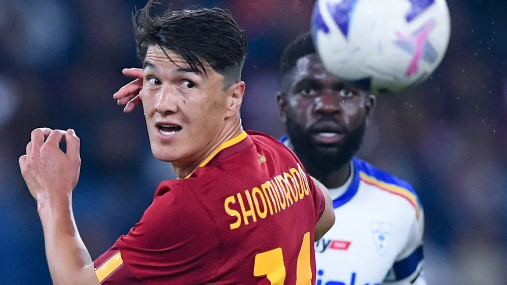 Shomurodov trong màu áo AS Roma.jpg