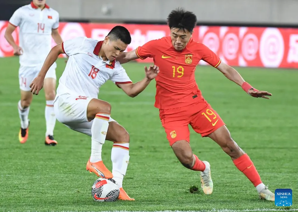Tuấn Hải trong pha tranh chấp với Liu Yang 13.jpg