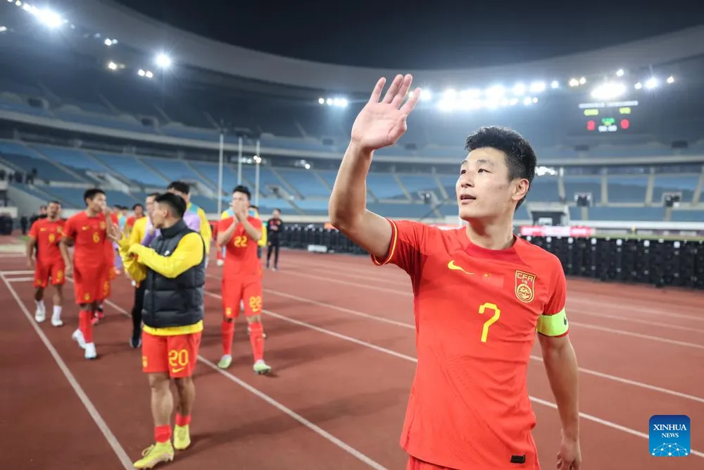 Wu Lei chốt chiến thắng 2-0 cho Trung Quốc vào những cuối cuối trận 9.jpg