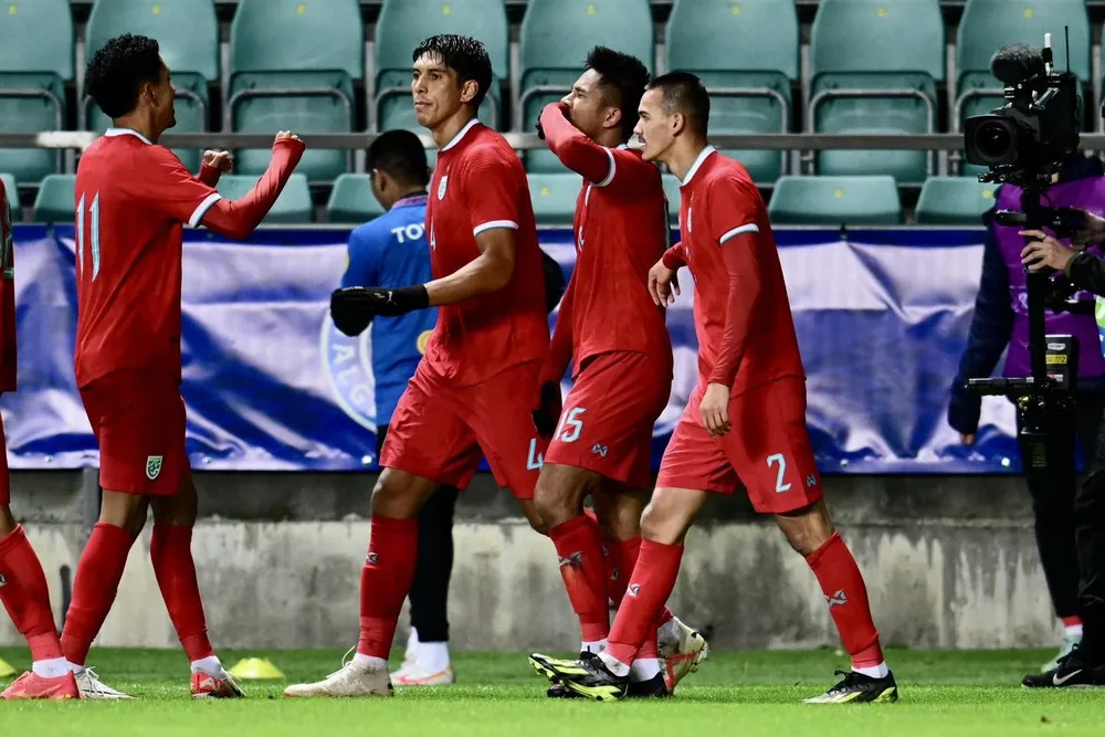 Thái Lan có trận hòa 1-1 với đội bóng thấp hơn Estonia. Ảnh: FAT Thai-thang-1.jpg