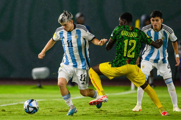 Hôm nay đàn em Messi bị phong tỏa và hầu như chẳng đe dọa được cầu môn của Kone của Mali. Ảnh: Getty Argentina-Mali-5.jpg