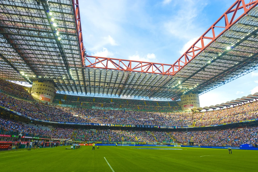 Sau một thế kỷ đá ở sân San Siro, nay AC Milan quyết ra riêng. Ảnh: Getty San Siro-1.jpg