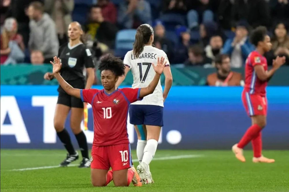Marta Cox ghi bàn vào lưới tuyển Pháp tại World Cup 2023. Ảnh: Reuters Marta Cox-1.jpg