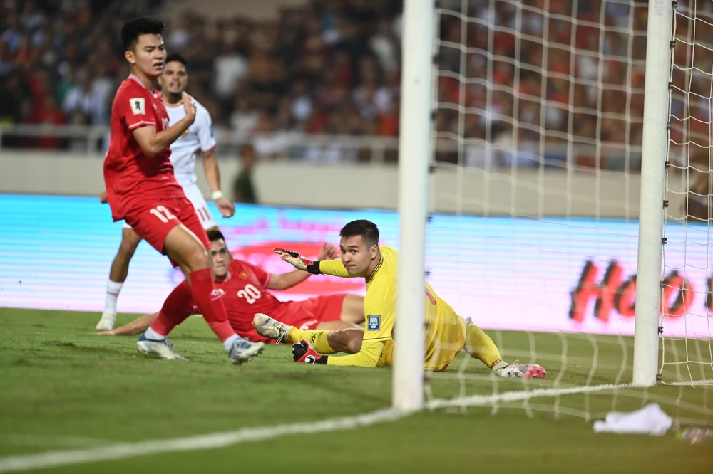 Tân thuyền trưởng Kim Sang-sik của Việt Nam sẽ làm lại từ đầu với đội tuyển. Ảnh: Getty VN-Indo.jpg