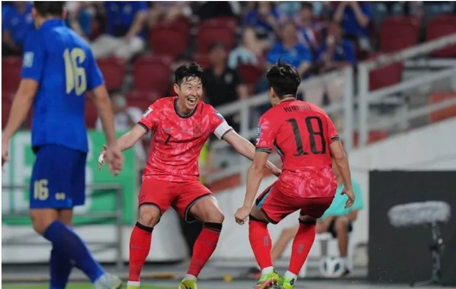 Thái Lan hòa Hàn Quốc 1-1 tại Seoul nhưng thua 0-3 tại Bangkok. Ảnh: Getty Thai-Han-3.jpg