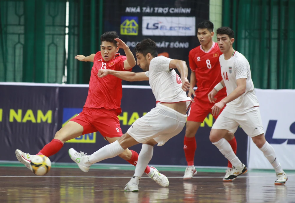 Tuyển Iran trong trận thắng Việt Nam 3-1 tại giải tứ hùng quốc tế, TP.HCM chiều 31-3. Ảnh: QUỐC ÂN VN-Iran-2 (1).JPG