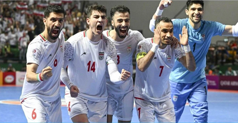 Đánh bại chủ nhà Thái Lan 4-1, Iran lần thứ 13 lên ngôi châu Á. Ảnh: AFC Iran-TL-2.jpg